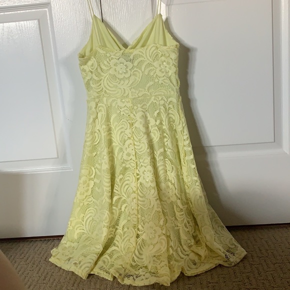 Lace yellow dress - Picture 2 of 4